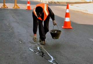Заделка трещин в асфальте